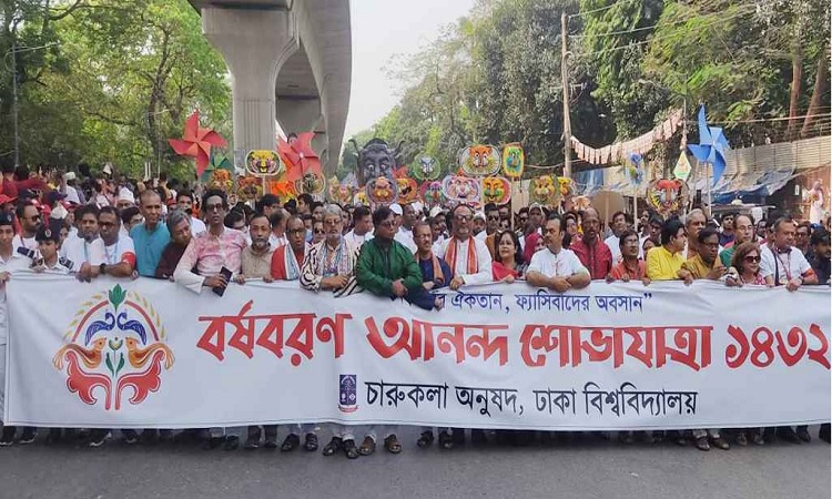 বর্ষবরণে ঢাবি এলাকায় উৎসবের ঢেউ, বর্ণিল শোভাযাত্রা