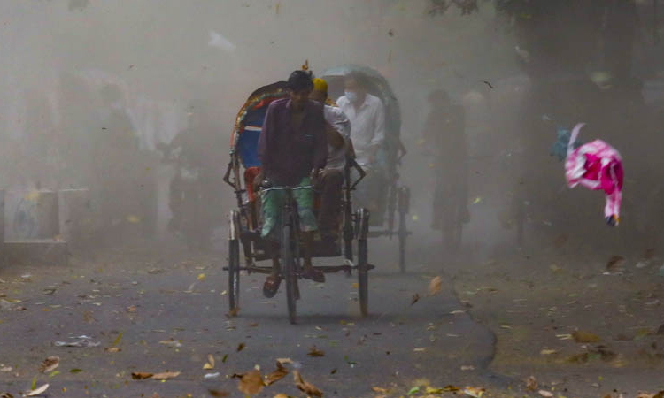 ঢাকাসহ ১১ অঞ্চলে ঝড়-বৃষ্টির আভাস, নৌবন্দরে সতর্ক সংকেত