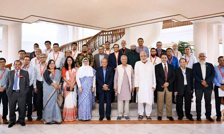 ভোগান্তিমুক্ত ঈদ নিয়ে শুধু প্রশংসাই শুনছি: প্রধান উপদেষ্টা