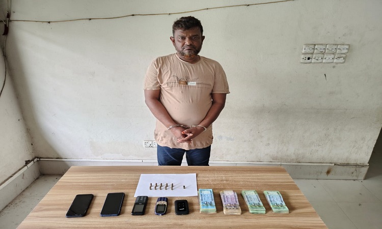 ৭৮ লাখ টাকা ডাকাতির মামলায় গ্রেপ্তার ২, লু‌ণ্ঠিত টাকা-গু‌লি উদ্ধার