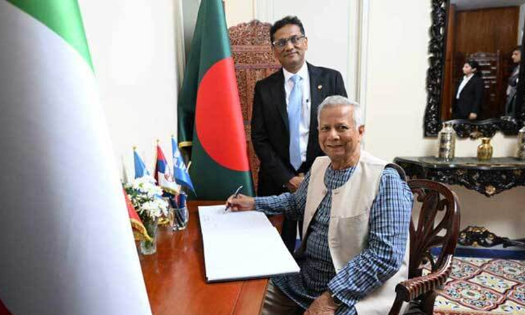 রোমে বাংলাদেশ হাউস পরিদর্শন করলেন প্রধান উপদেষ্টা