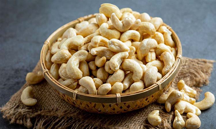 সকালে নাস্তায় কাঠ বাদাম খাওয়ার উপকারিতা