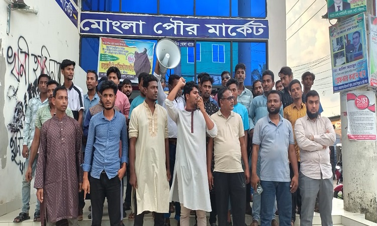 হাসনাত আব্দুল্লাহর উপর হামলার প্রতিবাদে মোংলায় বিক্ষোভ