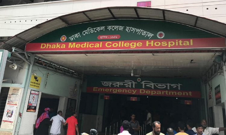 রাজধানীতে মধ্যরাতে গাড়ির ধাক্কায় নারীর মৃত্যু