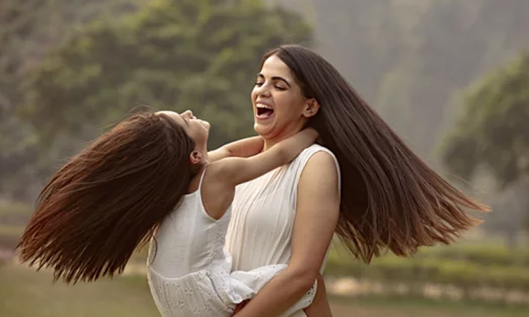 সহজ পরিচর্চায় চুলের যত্ন