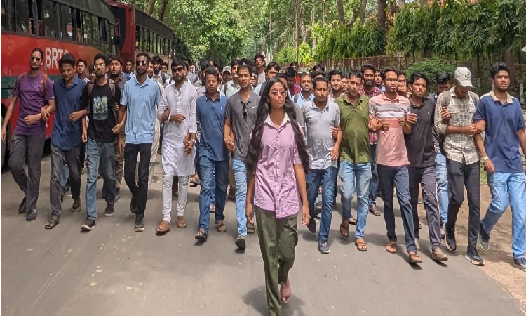 ঢাবি ছাত্র সাম্য হত্যার প্রতিবাদে চবি ছাত্রদলের বিক্ষোভ মিছিল
