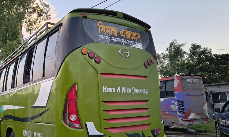 গোবিন্দগঞ্জে যাত্রীবাহী বাস চাপায় রিকশা চালক নিহত