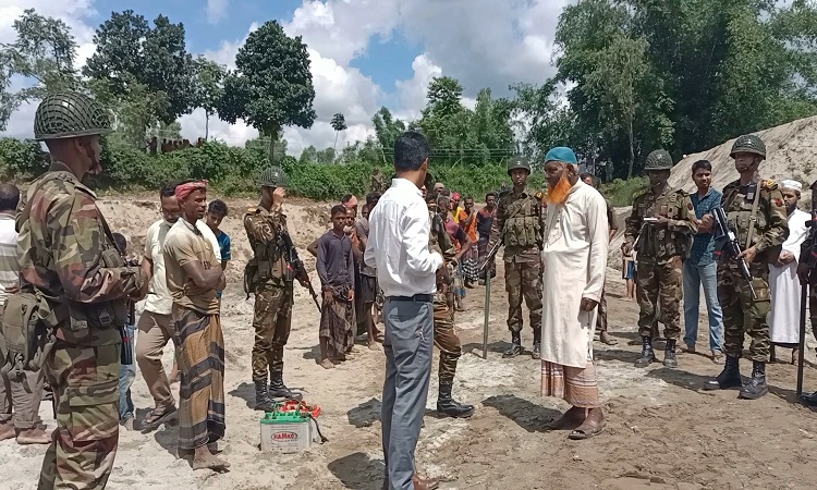 পঞ্চগড়ে অবৈধভাবে বালু ও পাথর উত্তোলন, দুইজনের কারাদণ্ড