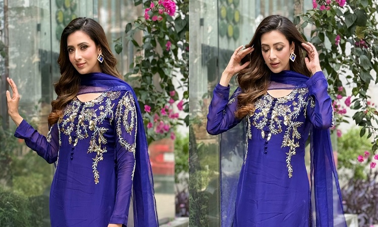 ঈদে নীল পোশাকে মুগ্ধতা ছড়ালেন মিম