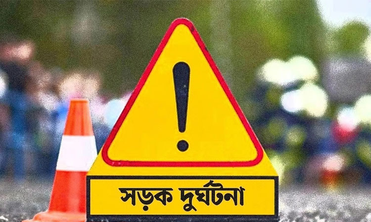 মধ্যরাতে বাস নিয়ন্ত্রণ হারিয়ে গাছে ধাক্কা, নিহত ১