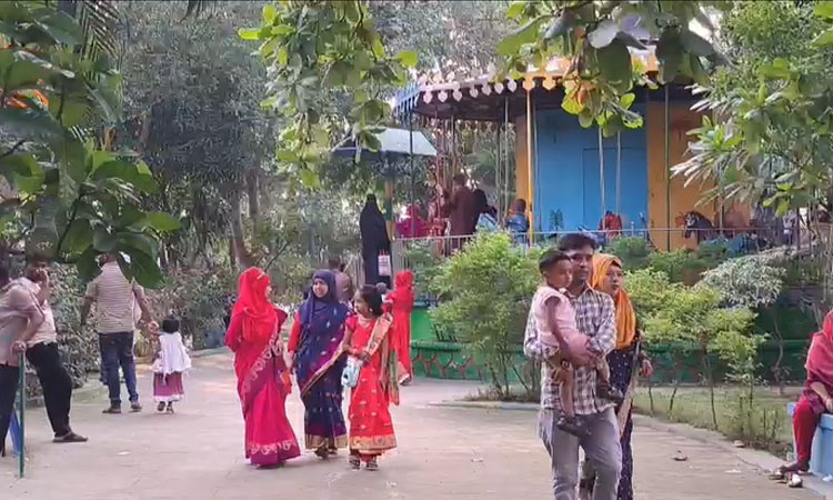 সাভারের বিনোদন কেন্দ্রে দশনার্থীদের উপচেপড়া ভীড়