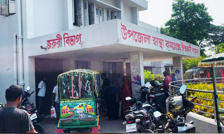 ঈশ্বরদীতে কাভার্ড ভ্যানচাপায় মা-মেয়েসহ নিহত ৩