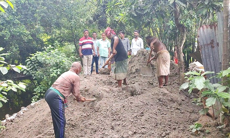 জামালপুর জেলা বিএনপির সভাপতির নির্দেশে মোনারপাড়ার ক্ষতিগ্রস্ত রাস্তা সংস্কার