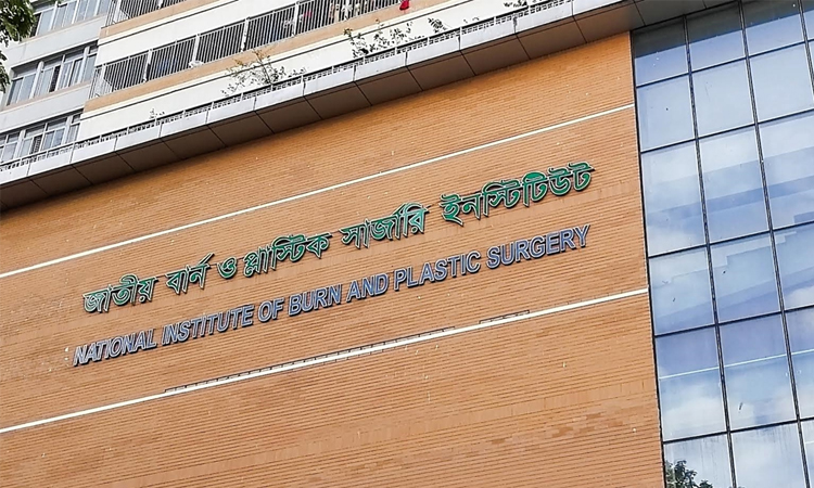 মা-বাবার পর না ফেরার দেশে ৩ বছরের শিশু রাফিয়া