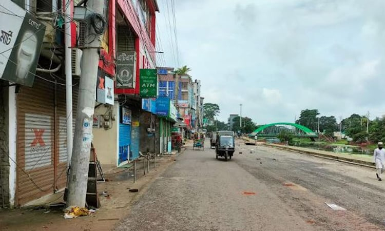গোপালগঞ্জে কারফিউয়ের মধ্যে যৌথ বাহিনীর অভিযান, আটক ১৪