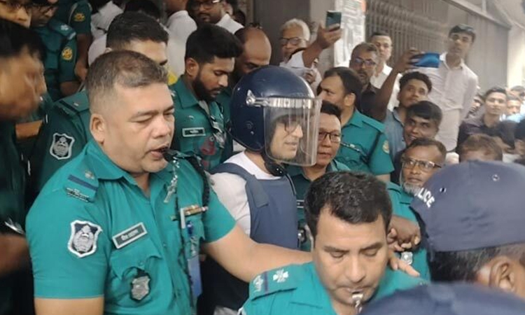 ইতিহাস আপনাদের ক্ষমা করবে না: ব্যারিস্টার সুমন