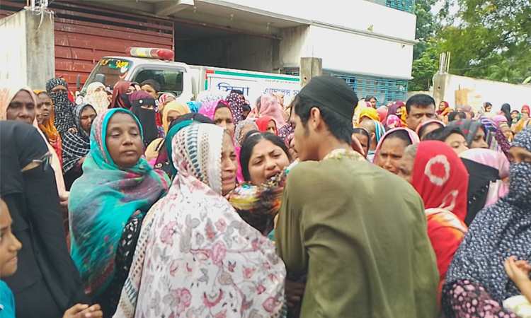 দৌলতপুরে দাফন হলো বিমান বিধ্বস্তে নিহত রজনীর