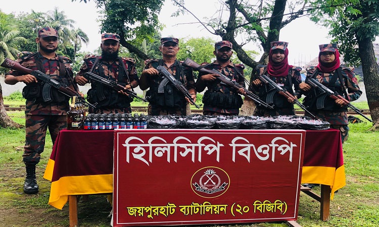 হিলি সীমান্তে বিজিবি’র অভিযানে বিপুল পরিমাণ মাদকদ্রব্য আটক