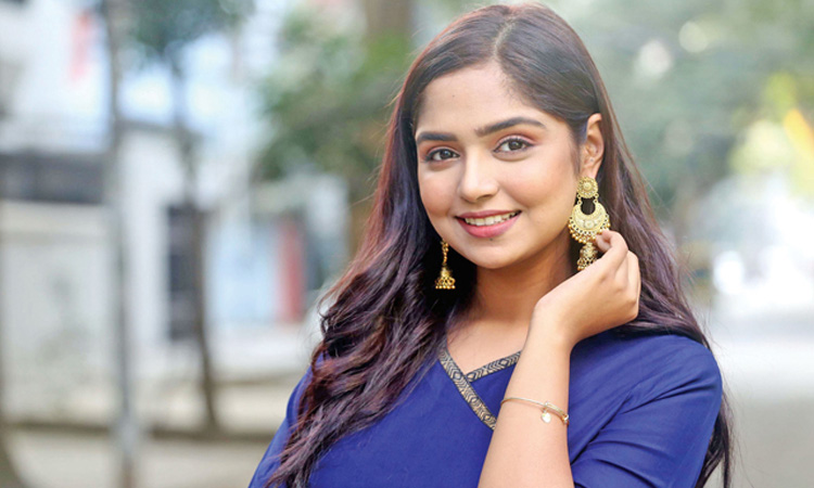 ভিউ-ডলার দরকার হলে ভালো নাটক বানান: হিমি