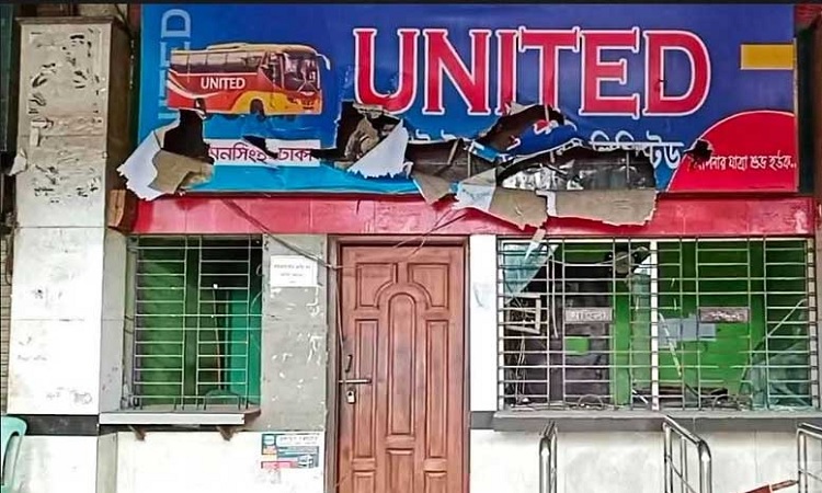 বাস কাউন্টার ভাঙচুর, প্রতিবাদে ময়মনসিংহ-ঢাকা বাস চলাচল বন্ধ