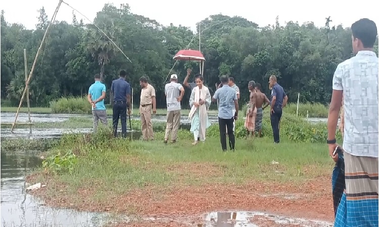 গৌরীপুরে বালুয়া নদী থেকে তিনটি অবৈধ বাঁধ অপসারণ