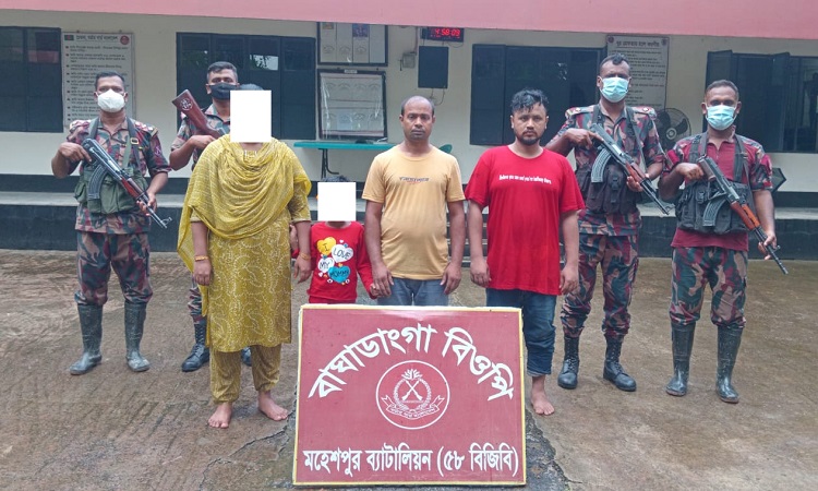 নারী ও শিশুসহ ৪ অবৈধ বাংলাদেশিকে হস্তান্তর করলো বিএসএফ