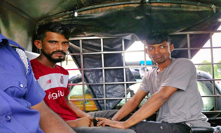 কুবি শিক্ষার্থীকে চলন্ত বাসে ধর্ষণ চেষ্টা : গ্রেফতার ২, বাস আটক