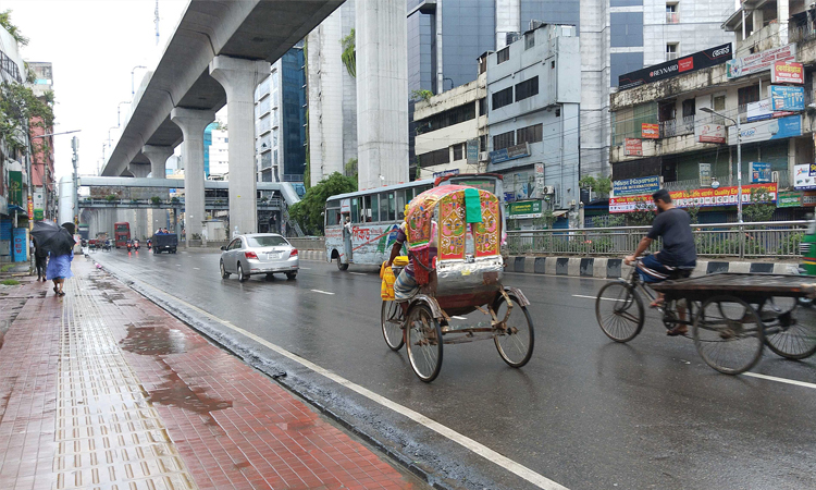 বৃষ্টিস্নাত সকালে ঢাকার বায়ুমান মাঝারি