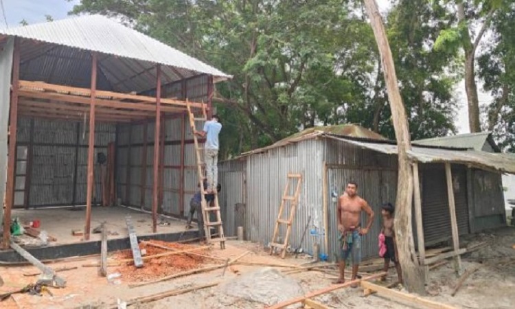 কোটালীপাড়ায় সরকারি জায়গা দখল করে দোকান নির্মাণ, এলাকায় ক্ষোভ