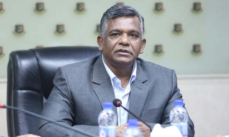 নির্বাচনে লড়ার ঘোষণার ৩ দিনের মাথায় গানম্যান চাইছেন বুলবুল