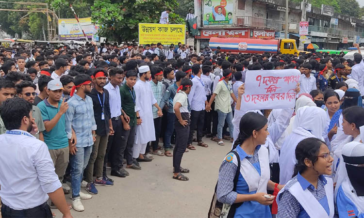 রাজশাহীতে পলিটেকনিক শিক্ষার্থীদের সড়ক অবরোধ
