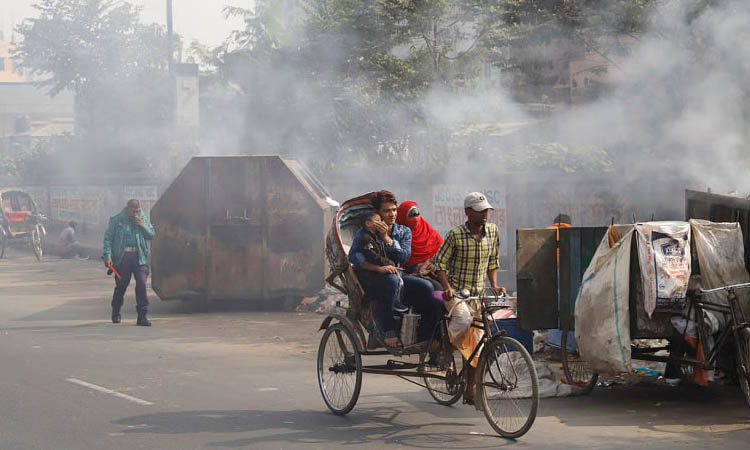 বায়ুদূষিত শহরের শীর্ষে লাহোর, ‘অস্বাস্থ্যকর’ ঢাকা