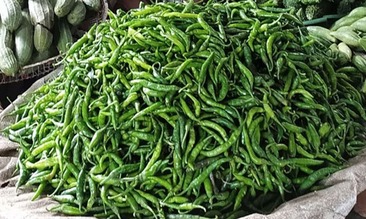 কাঁচা মরিচের কেজি ৪০০ টাকা ছাড়াল
