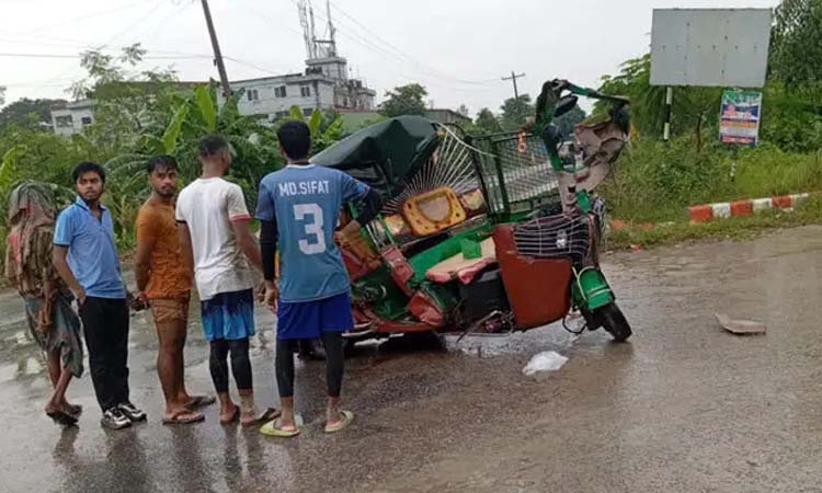 গাজীপুরে ডাম্প ট্রাক চাপায় অটোরিকশার ৩ যাত্রী নিহত