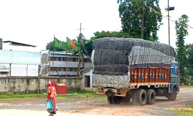 টানা ৬ দিন পর হিলি স্থলবন্দর দিয়ে আমদানি রফতানি শুরু