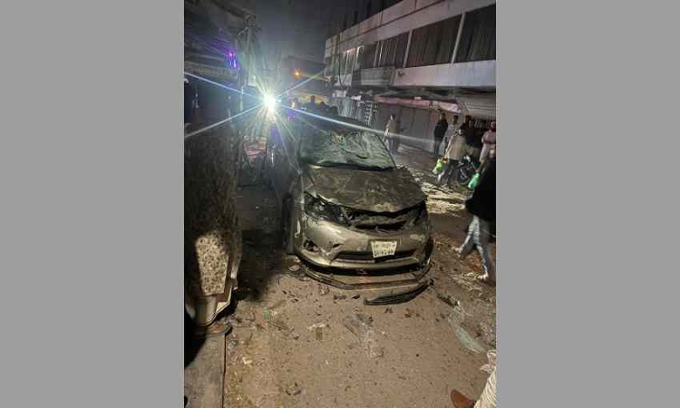 বিএনপির দুপক্ষের সংঘর্ষ : ককটেল বিস্ফোরণ ও গাড়ি ভাঙচুর