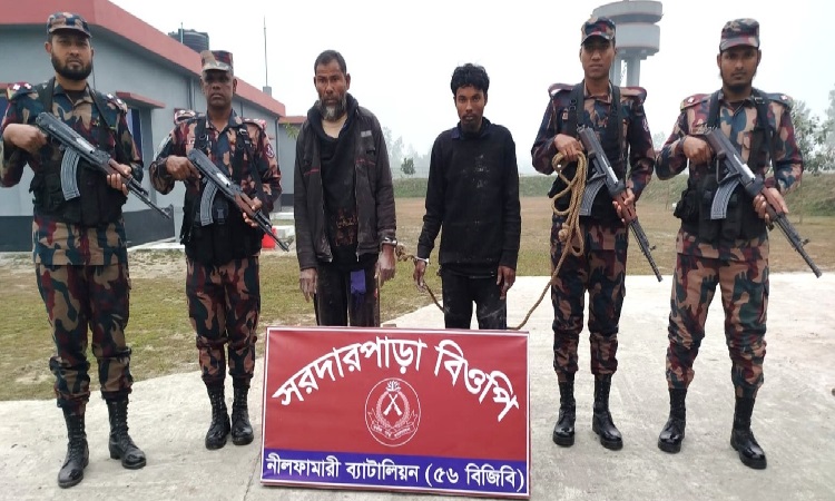 পঞ্চগড় সীমান্তে দুই গরু চোরাকারবারিকে আটক