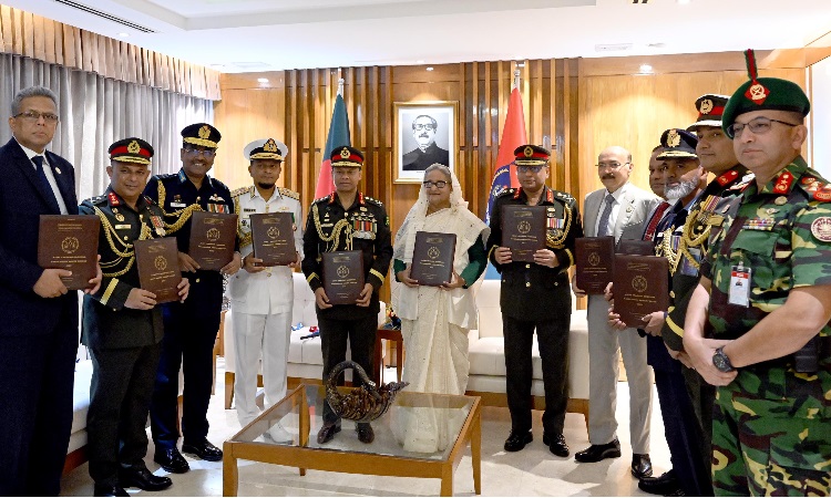 সশস্ত্র বাহিনী দিবস উপলক্ষ্যে 'Joint Training Doctrine Bangladesh Armed Forces, 2023' শীর্ষক গ্রন্থের মোড়ক উন্মোচন করেন প্রধানমন্ত্রী শেখ হাসিনা