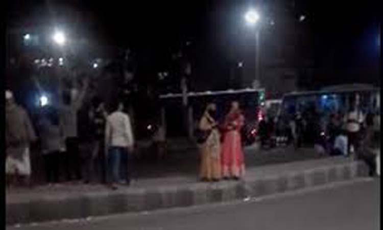 রাতের আঁধারে ওরা কারা?