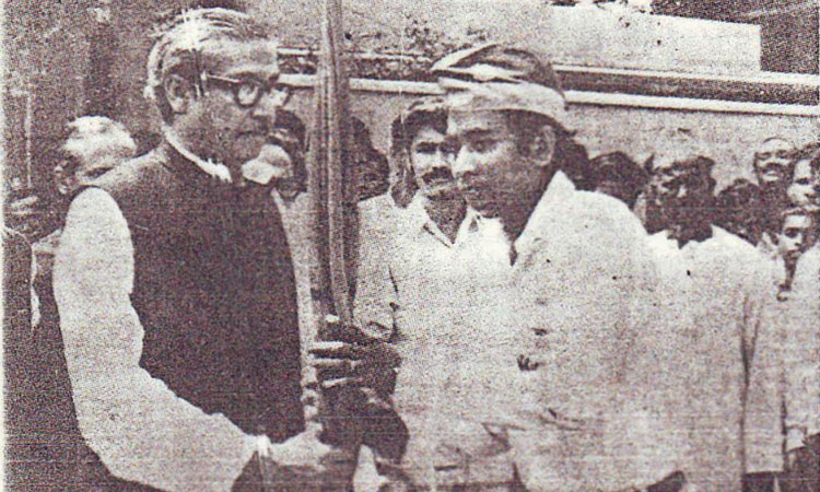 ঐতিহাসিক ২৩ মার্চ: আনুষ্ঠানিকভাবে স্বাধীন বাংলার পতাকা উত্তোলন