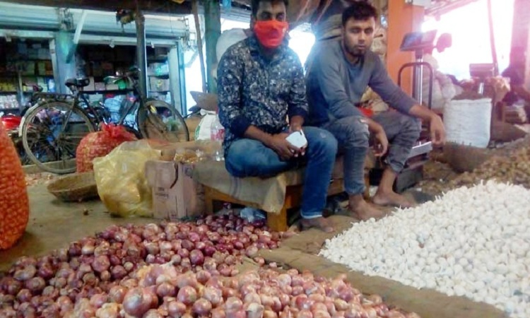 কমেছে পেঁয়াজের দাম