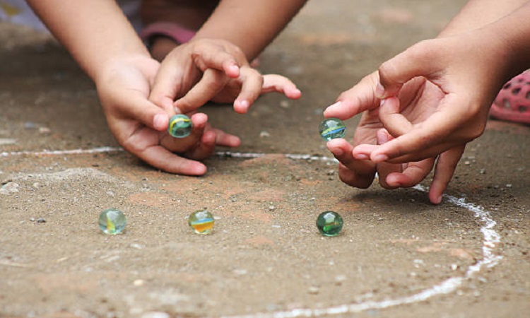 বিলুপ্তির পথে মার্বেল খেলা