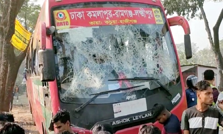 সাতসকালে সড়কে ঝরলো ৩ শিক্ষার্থীর প্রাণ