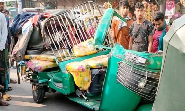 চাঁদপুরে সড়ক দুর্ঘটনায় নিহতের সংখ্যা বেড়ে ৪