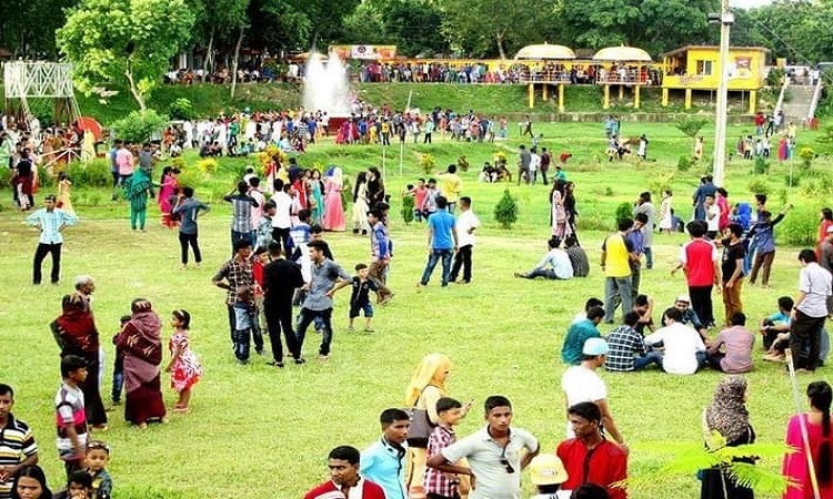 চায়ের রাজ্যে উপচে পড়া ভিড়, খালি নেই হোটেল-রিসোর্ট!