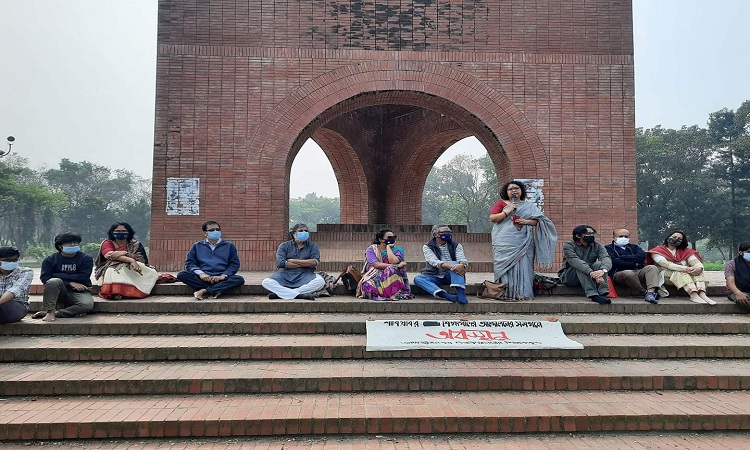 শাবির শিক্ষার্থীদের আন্দোলন সমর্থনে জাবি শিক্ষকদের অবস্থান