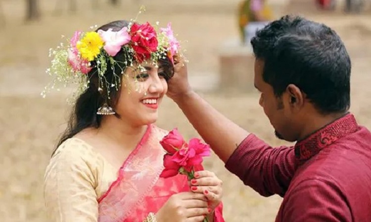 শহর জুড়ে ফুলের সুবাস, বসন্ত বাতাসে বইছে প্রণয়