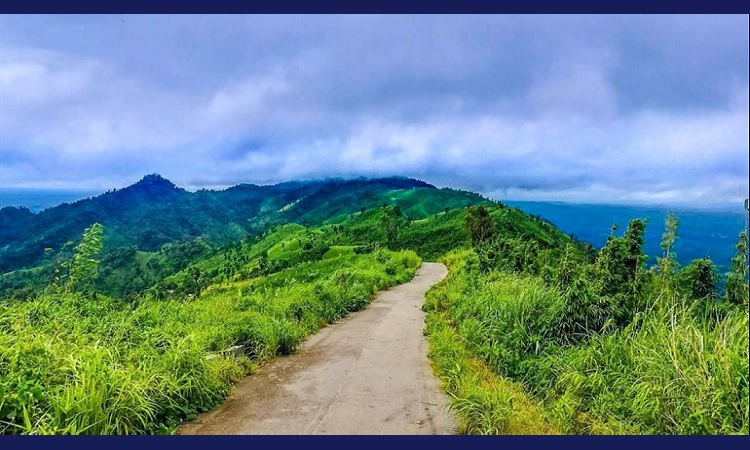 ২৫০০ ফুট উঁচুতে ডিম পাহাড়ে