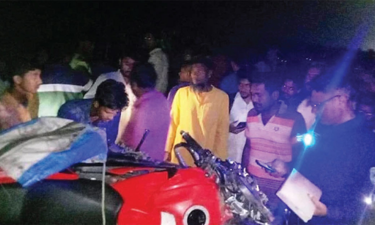চিরিরবন্দরে সড়ক দুর্ঘটনায় ২ জনের মৃত্যু
