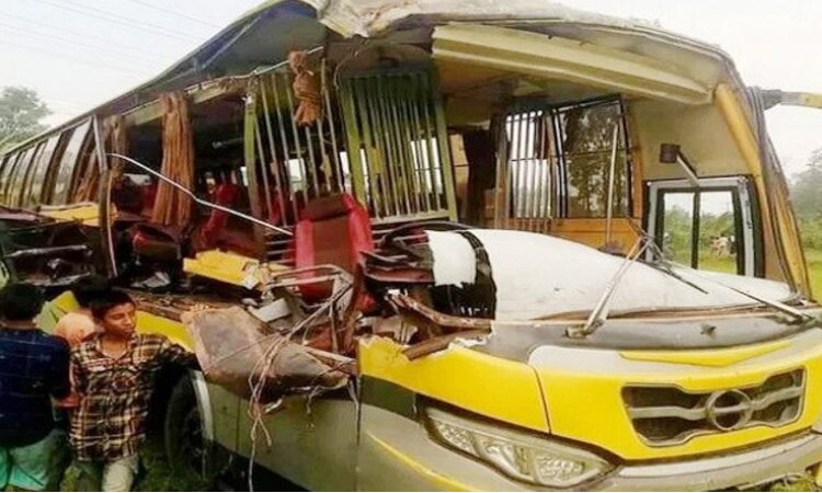 চট্টগ্রামে বাসের ধাক্কায় নিহত ১